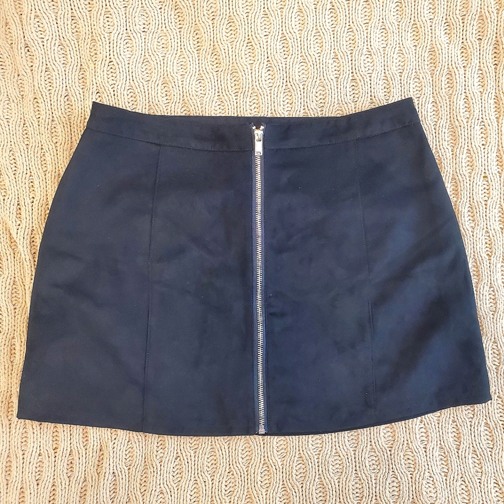 Black suede mini skirt size 12 💃Never Worn!